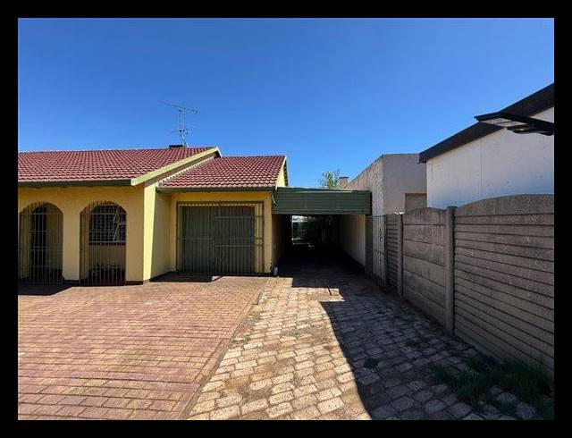 3 BEDROOM HOUSE FOR SALE IN CRESSLAWN